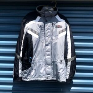 Ski . Snowboarding Jacket . Size: Medium {8-10} .... Uni-Sex . Women or Men